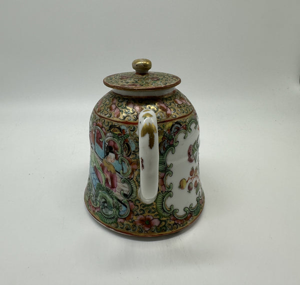 Bell Shaped Teapot. Chinese Porcelain. Rose Medallion. Qing 19th century. 4 1/2"
