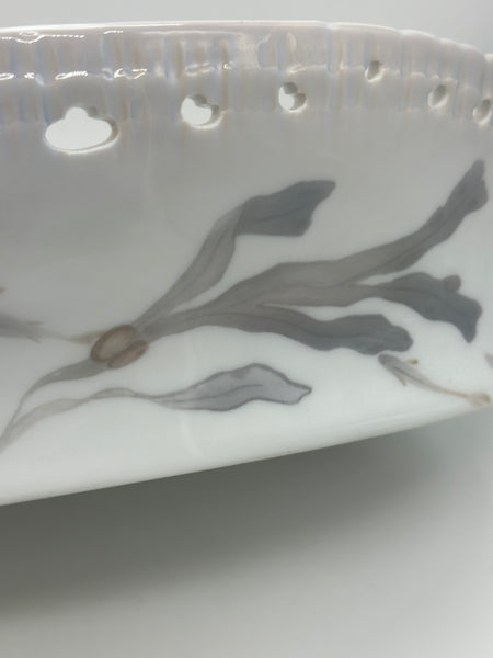 Large Oval Centerpiece Bowl. Royal Copenhagen Fish, Seaweed, Crab. 1889-1922