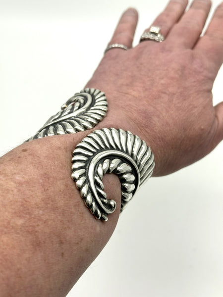 Hinged Bracelet. Taxco Mexico Sterling Silver. Antonio Reyna. Scrolling Ferns 68