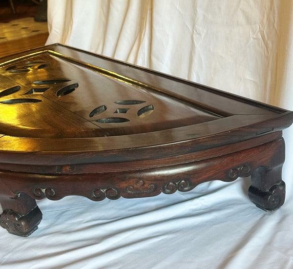 Large Stand. Chinese Rosewood. Pierced Top. Qing 19th Century. 38 1/2" x 19" x7"