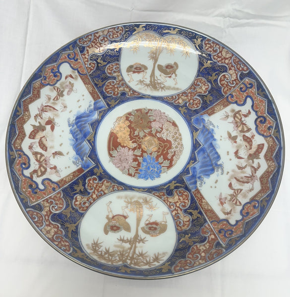 Large Japanese Imari Charger. Late 19th Century. 18" diameter