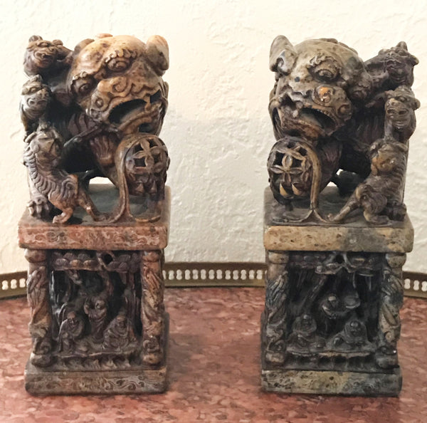 Chinese hardstone foo dog seal chops.